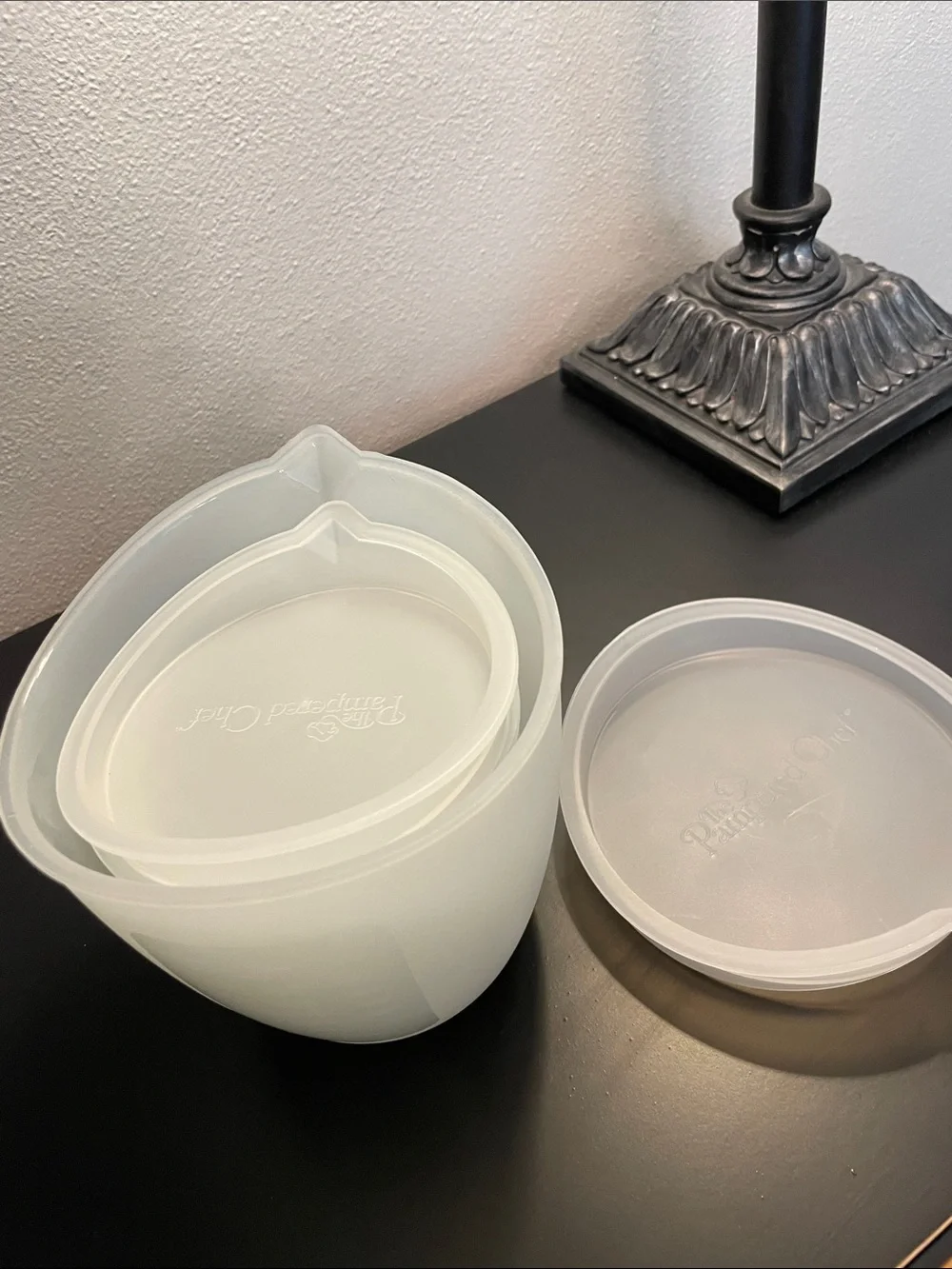 Like New The Pampered Chef Set of 3 Silicone Prep Measuring Bowls with Lids